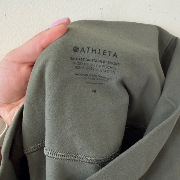 Athleta Salutation Stash High Rise 5" Short Moss Size Medium - Picture 8 of 8